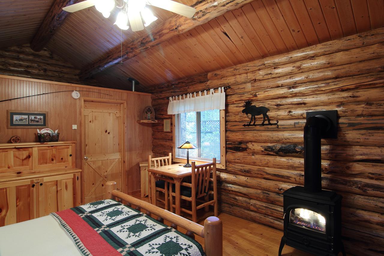 Silverwolf Log Chalets Coram Εξωτερικό φωτογραφία