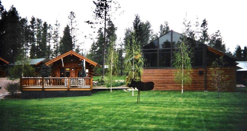 Silverwolf Log Chalets Coram Εξωτερικό φωτογραφία